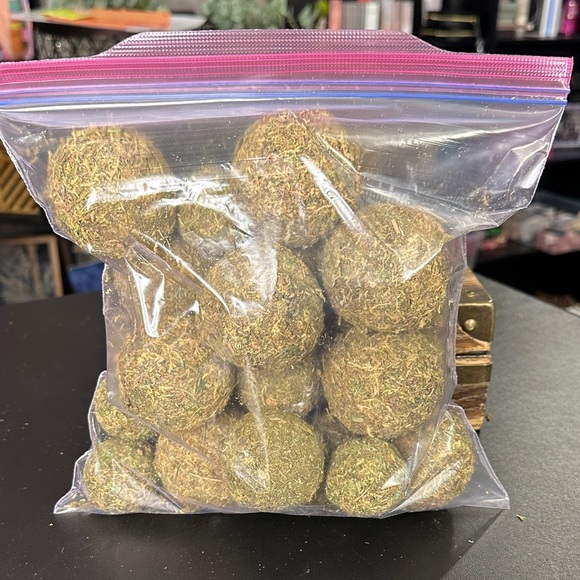 Large & Small Herbal Moss Spheres - Picture 1 of 2
